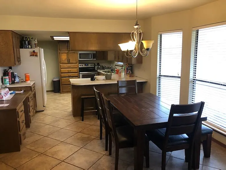 2118 N Crescent Dr — Photo 4