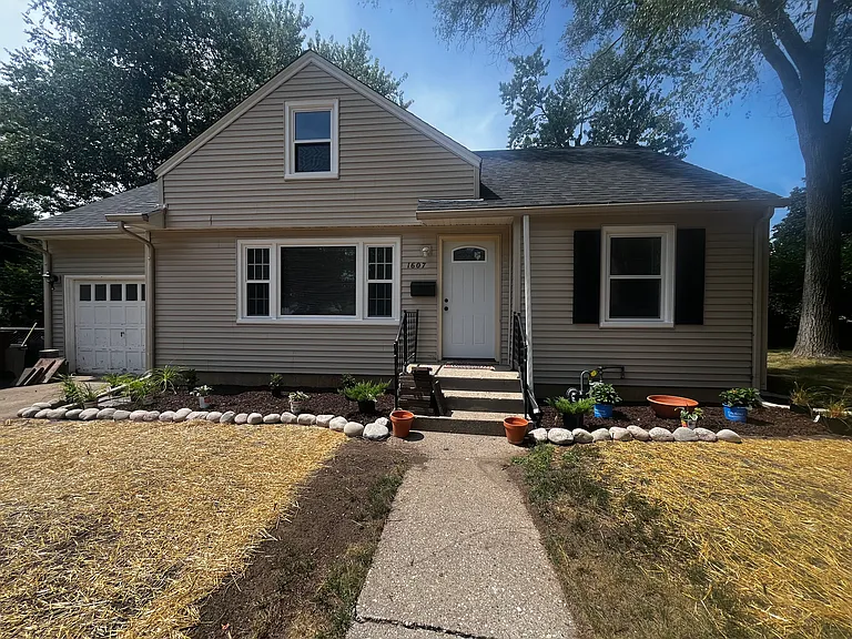 1607 Macarthur Dr — Photo 1