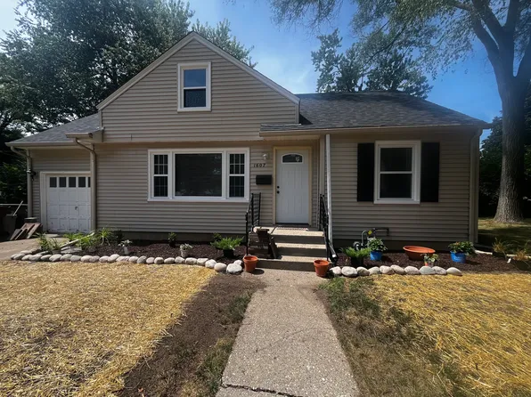 1607 Macarthur Dr, Rockford, IL 61108