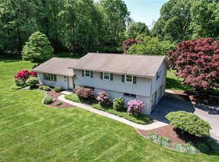 5182 Applebutter Hill Rd, Center Valley, PA 18034