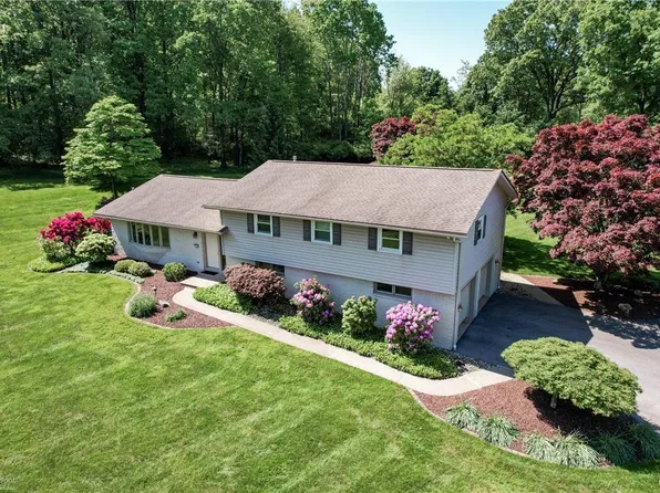 5182 Applebutter Hill Rd, Center Valley, PA 18034