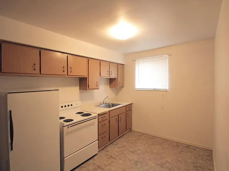 426 Franklin Ave #24 — Photo 7