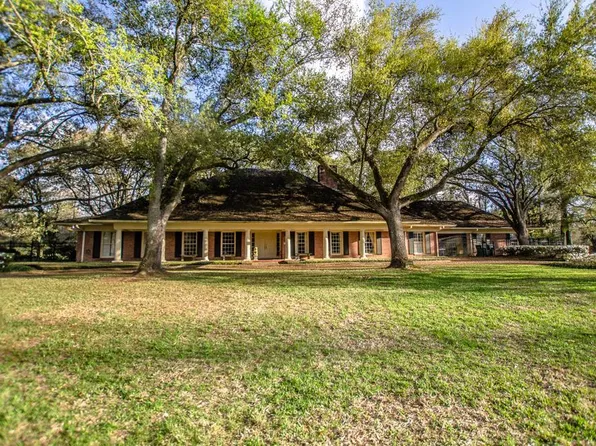 1375 Audubon Pl, Beaumont, TX 77706