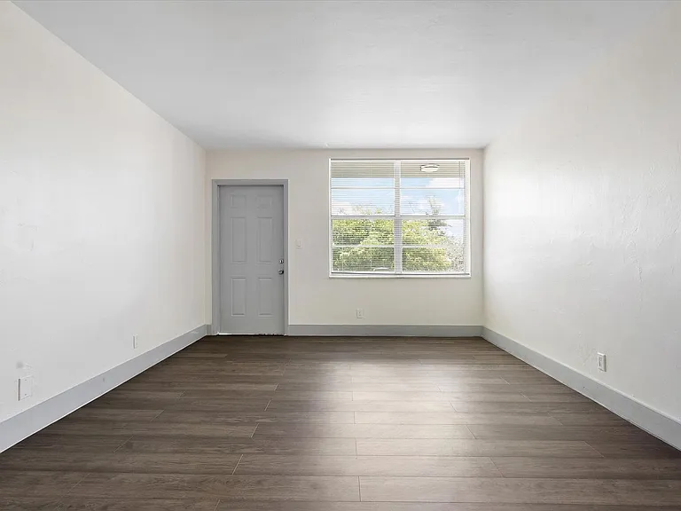 1715 N 16th Ave #115 — Photo 34