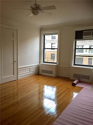 Rented by Siderow Residential Group | media 4