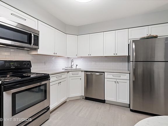 4th image of 2046 Saint Johns Ave APT 2G