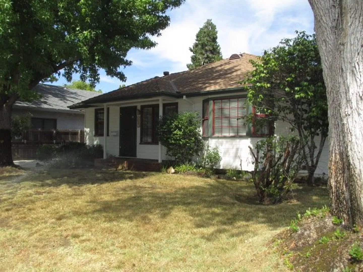 Tahoe Park home with 2 car garage — Photo 2