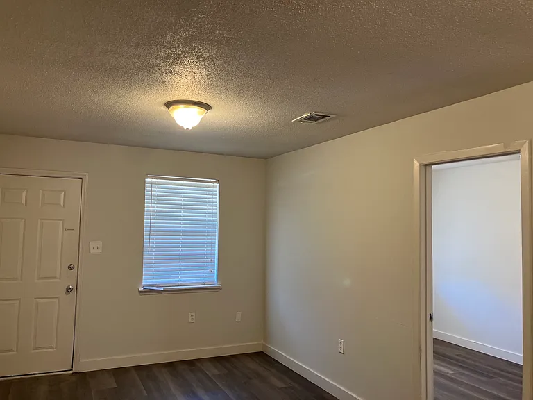 230 N 25th Ave #8 — Photo 6