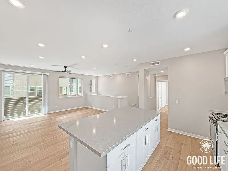 2 bed, 2.0 bath, 1230 sqft, $3,850 — Photo 3