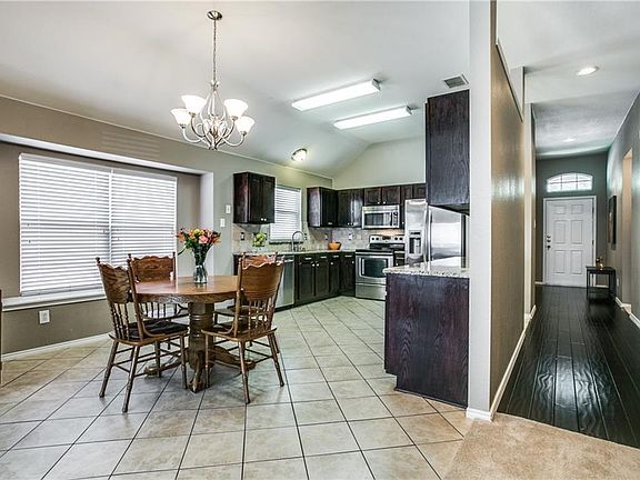 3rd image of 1128 Shady Oaks Ct