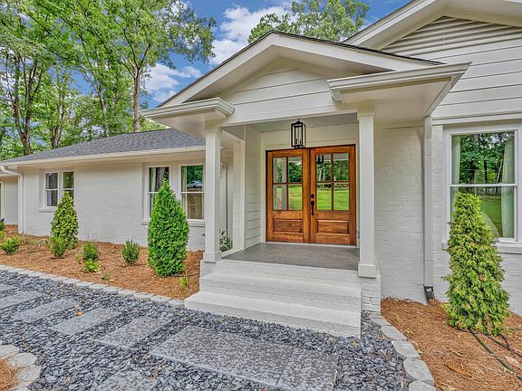 2nd image of 111 Rolling Green Cir