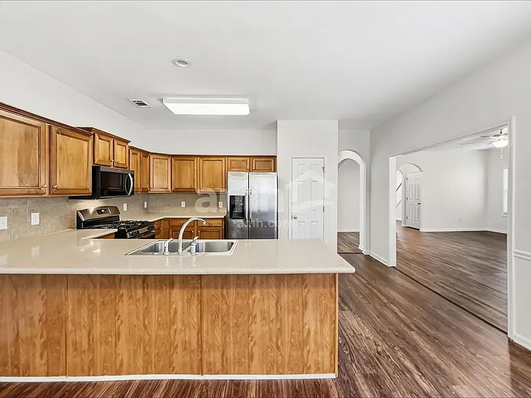 131 Village Dr — Photo 4