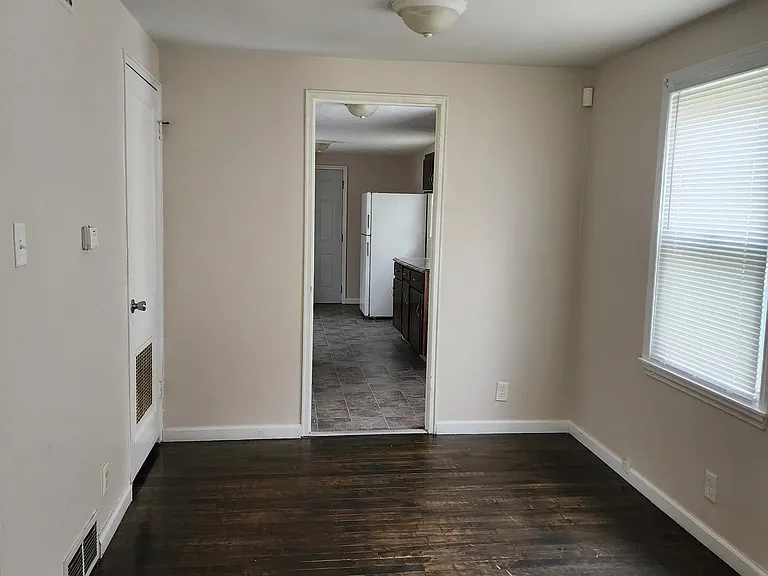 1129 Roosevelt St — Photo 3