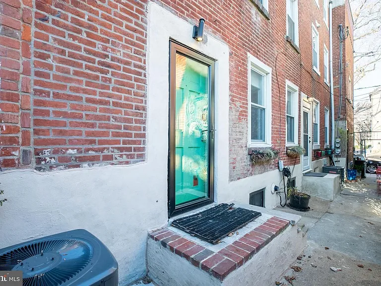 136 Carpenter St #C — Photo 30