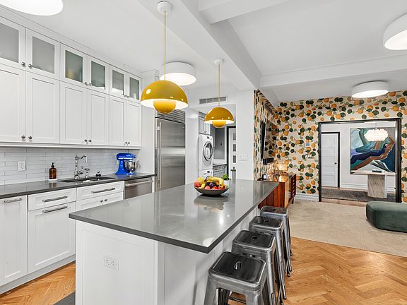 5th image of 140 Riverside Dr #8H