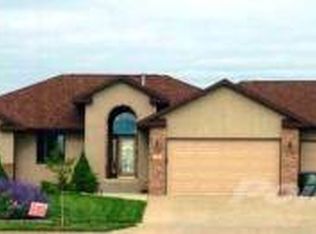 28 Arrowhead Pass, Mitchell, SD 57301