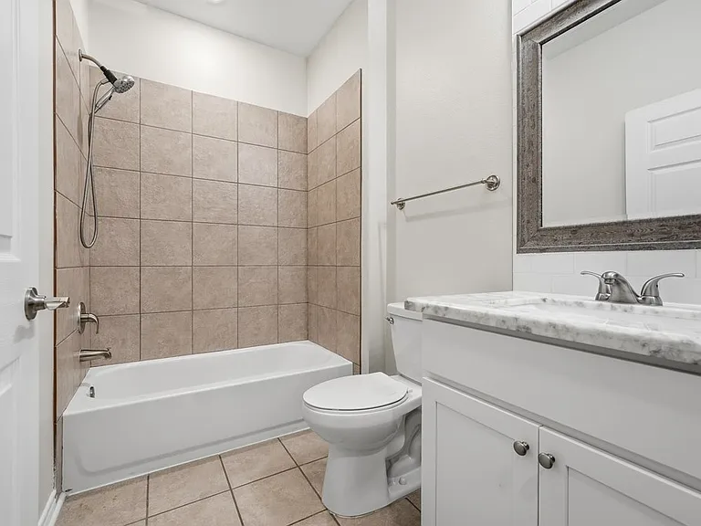 124 Lavaca Cir — Photo 22