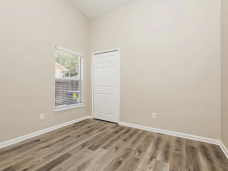 371 Snowshoe Ct — Photo 11