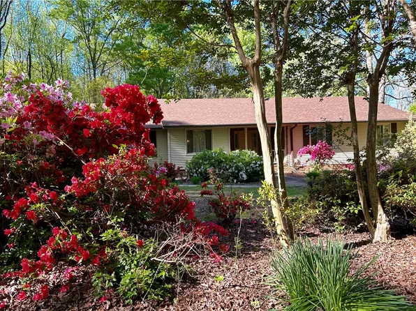 204 Hillandale Rd, Pendleton, SC 29670