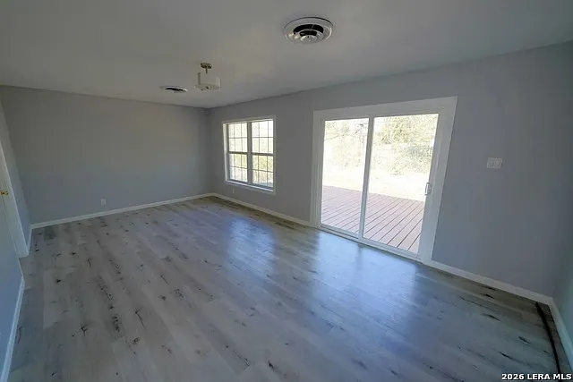 323 Stockton Dr — Photo 8