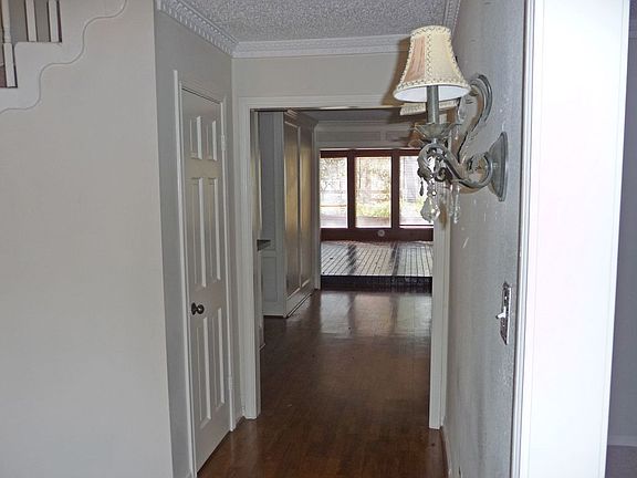 2nd image of 15599 Oaklawn Park Dr