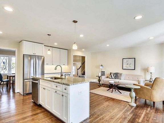 5th image of 14616 Melinda Ln