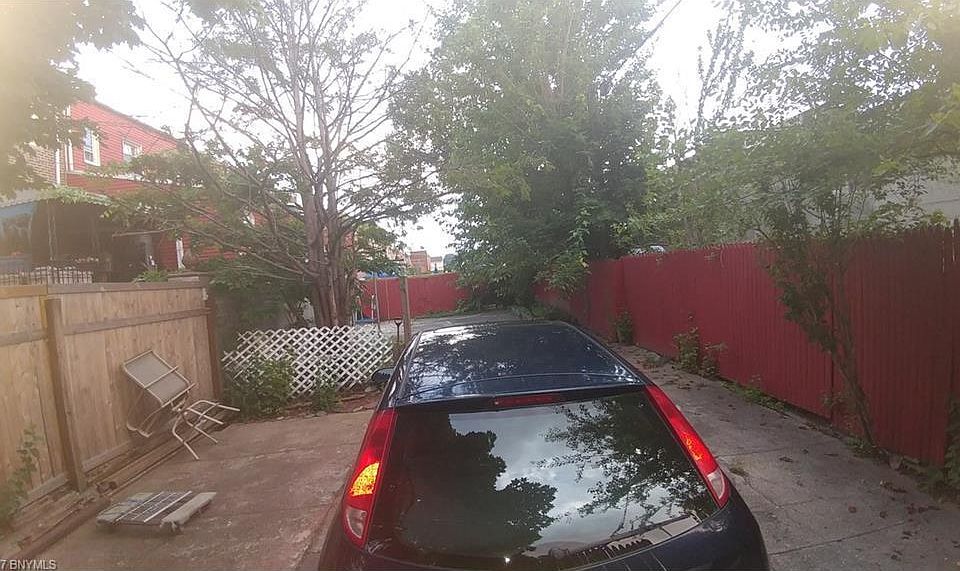 2nd image of 1426 E 51st St