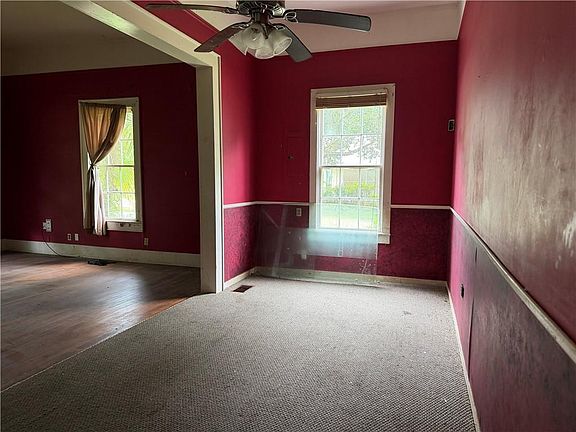 3rd image of 214 E Pine St