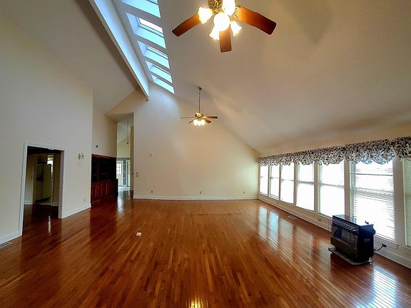 2nd image of 10049 Sunny Ln