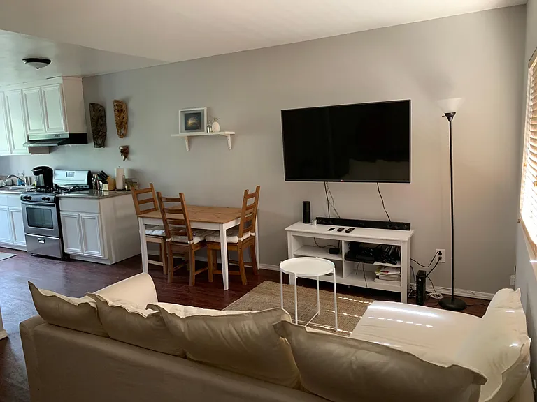 1941 Wilcox Ave #10 — Photo 1