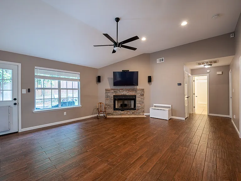 1018 Durban Dr — Photo 5
