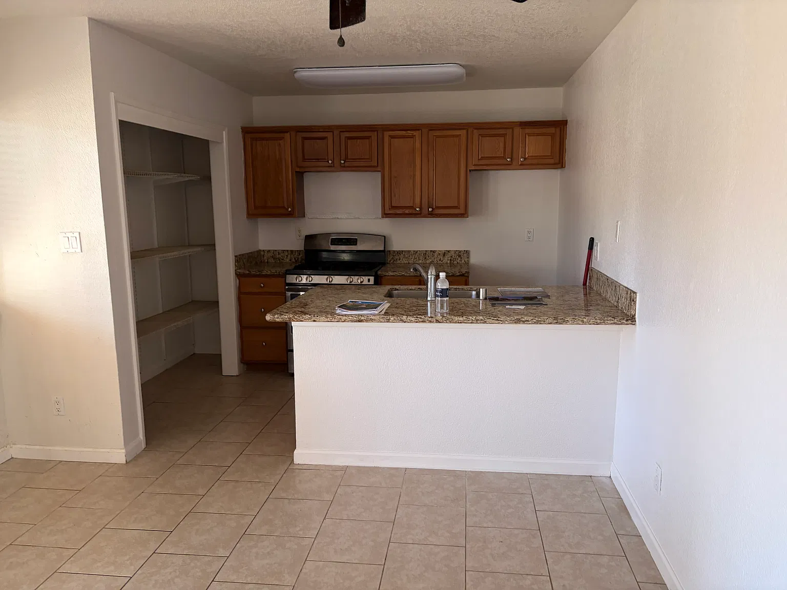 2 bed, 924 sqft, $2,100 — Photo 2