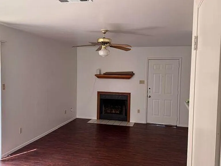 2203 Creekside Ln — Photo 7