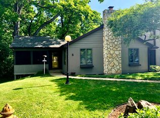 209 Fox Trot APT E, Dixon, IL 61021