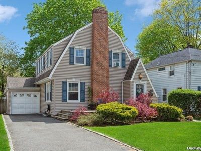 102 Argyle Road, Stewart Manor, NY, 11530