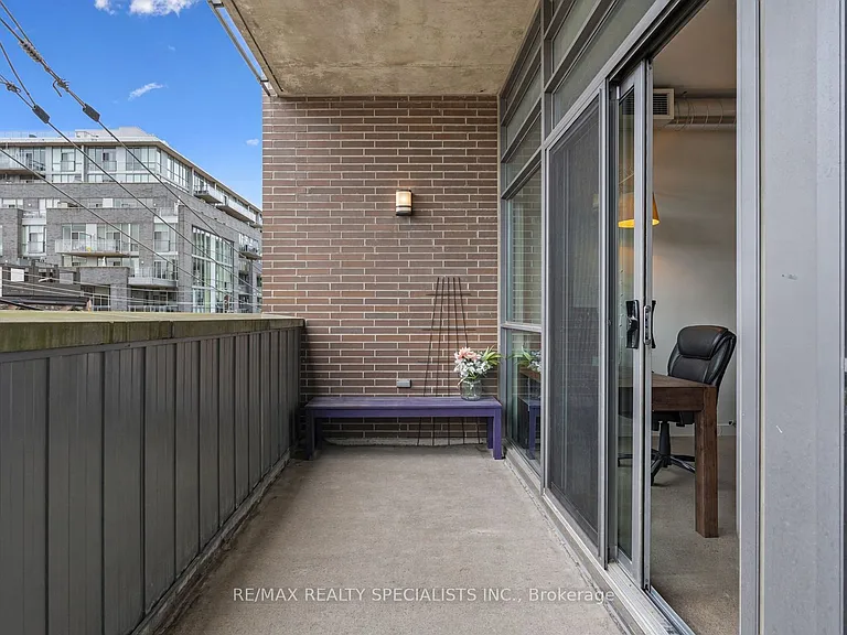 569 King St E #301 — Photo 3