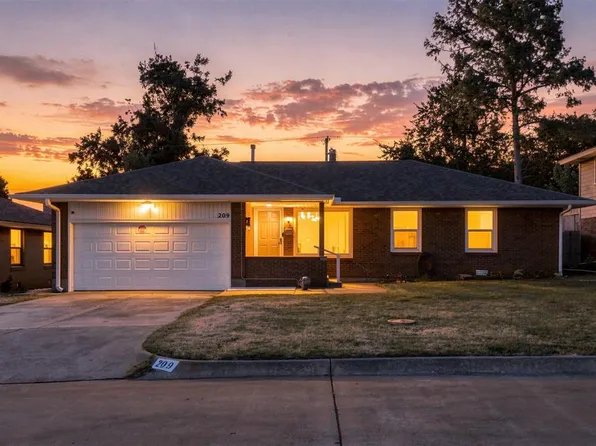 209 W Glenhaven Dr, Midwest City, OK 73110