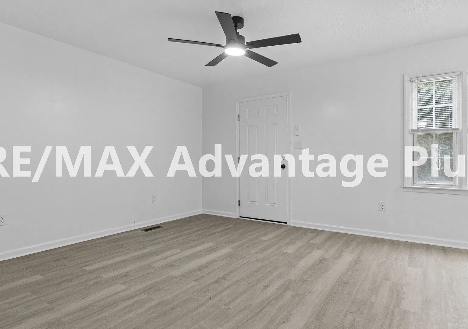 3-Bedroom Home in Town of Farmville! — Photo 4