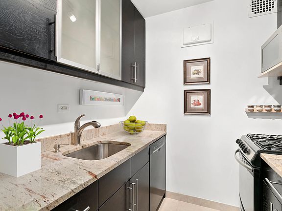 4th image of 55 E End Ave APT 5E