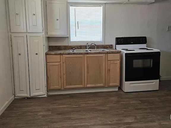 3rd image of 224 E 6th St