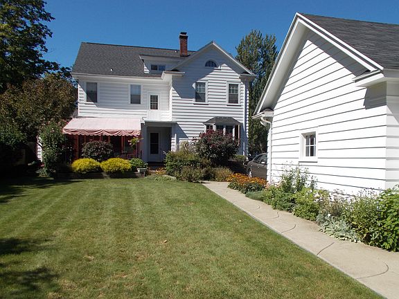3rd image of 96 Oakgrove Dr