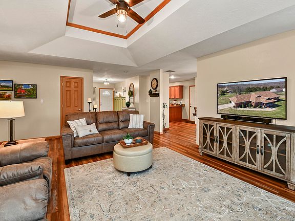 4th image of 861 Country Meadows Road