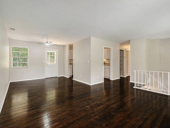 2nd image of 665 San Fernando Dr SE
