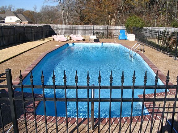 42 X 17 foot fiber glass pool  