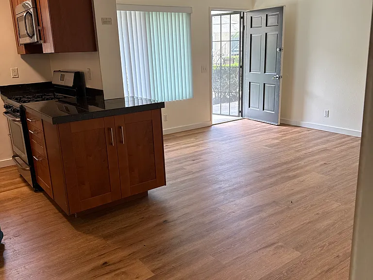 4626 Ohio St — Photo 2