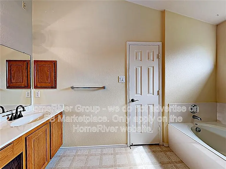 1204 Huntsville Dr — Photo 9