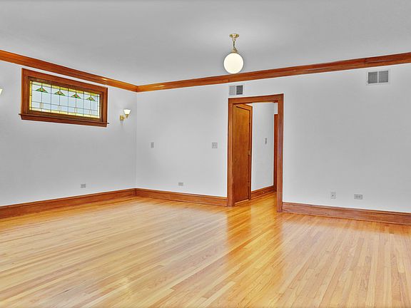 3rd image of 706 W Wellington Ave APT 1