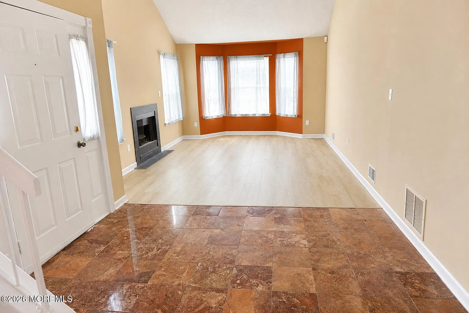3 bed, 3.5 bath, 2008 sqft, $3,800 — Photo 4