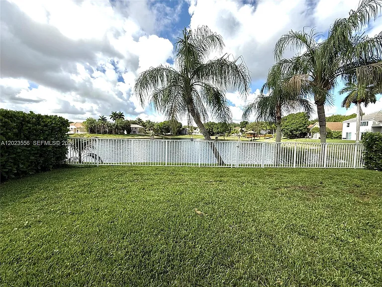 6534 NW 80th Dr — Photo 12