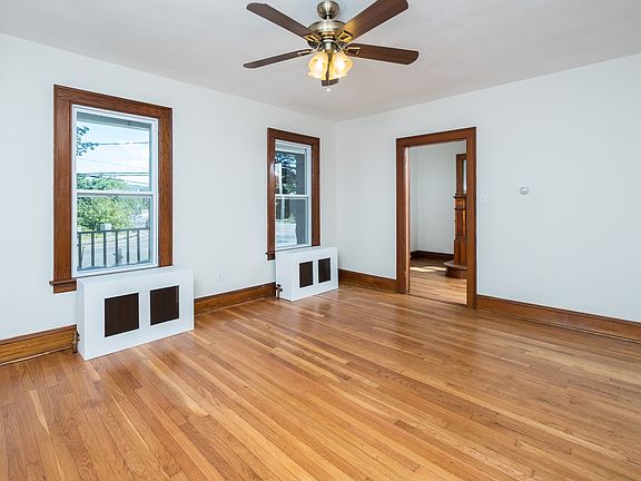 5th image of 42 White Oak Ave